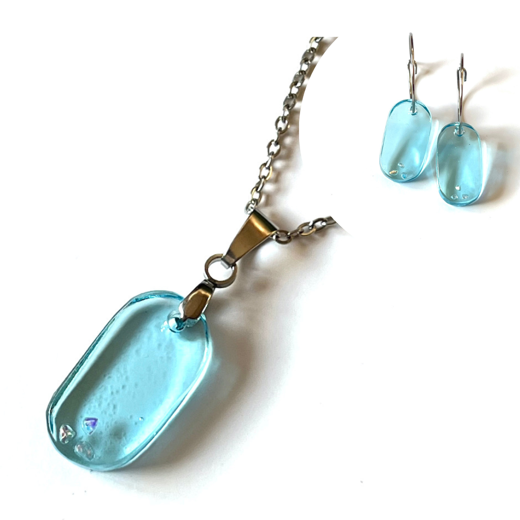 Sada Constantina z láhve ginu Bombay Sapphire se třpytkami